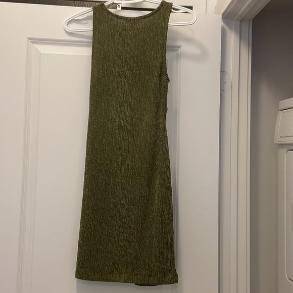 Green dress with cutouts - Picture 2 of 4